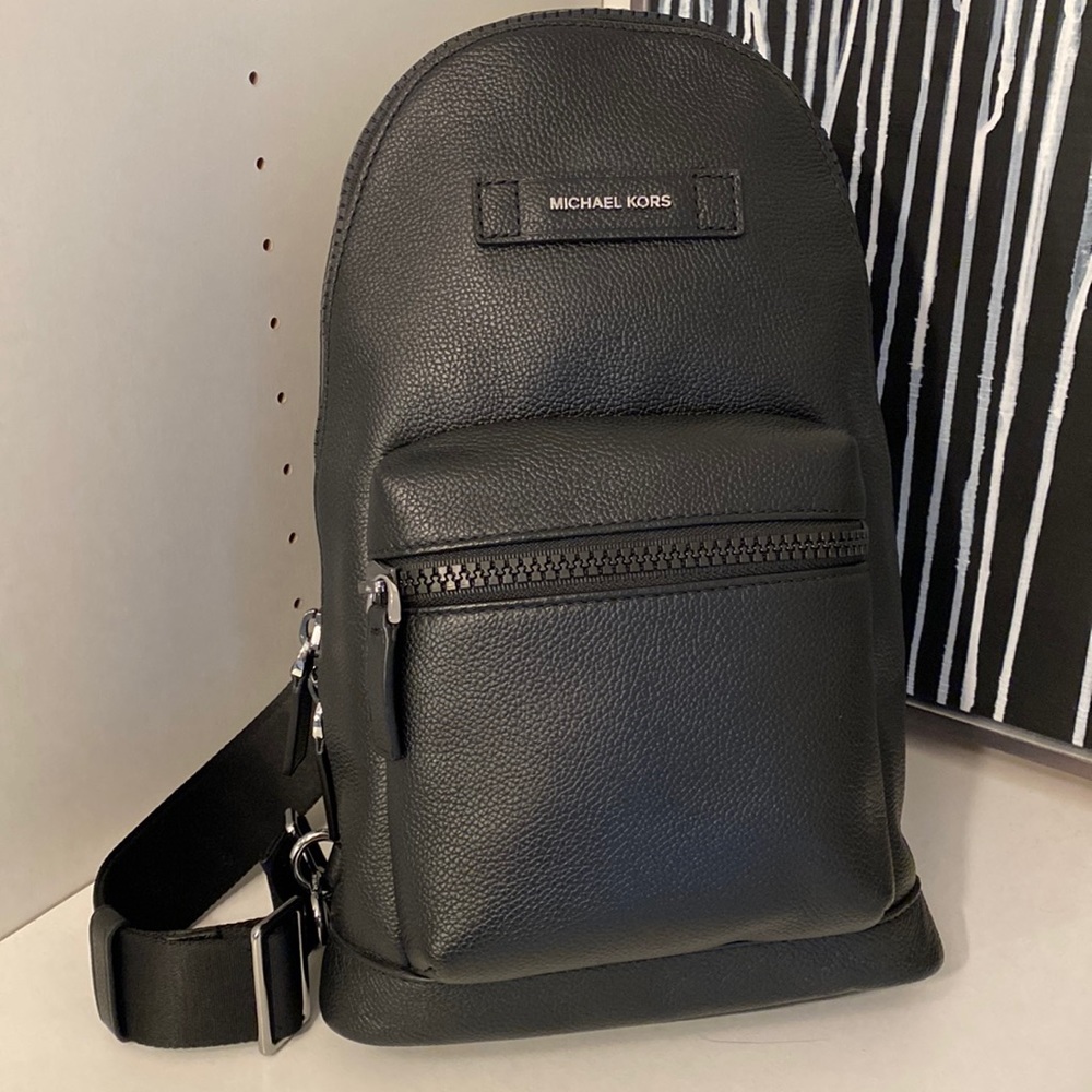 NWOT Michael Kors Men’s Sling Pack Crossbody Backpack - Black Pebbled Leather